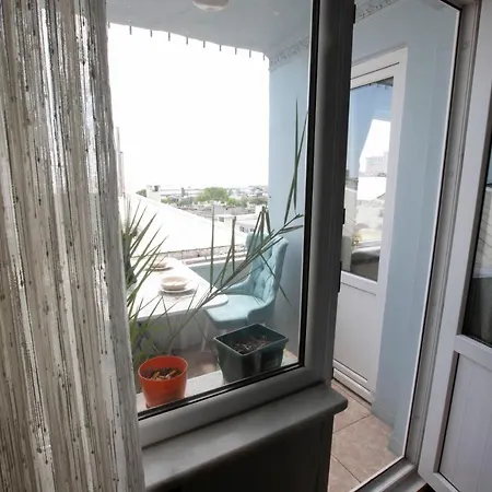 2br-1lr Seaview Family Place Next To Center Apartment *
